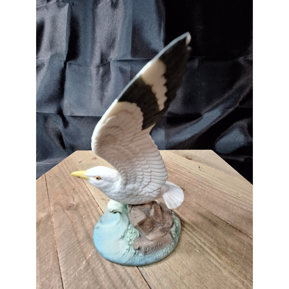Vintage 1987 Herring Gull Porcelain Figurine produced by Andrea by Sadek Japan
